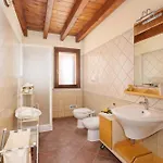 - Spazioso Al Centro Appartement *